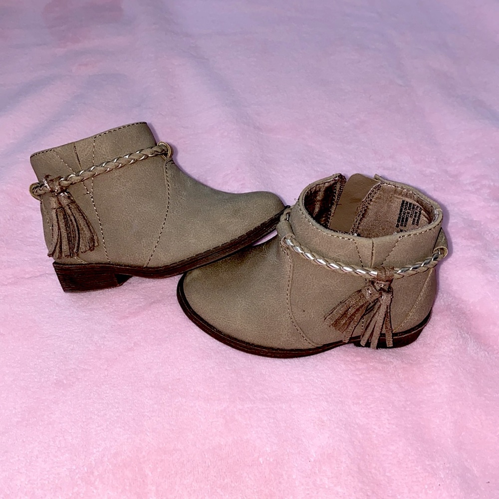 Toddler Girls Ankle Boots. Size 6